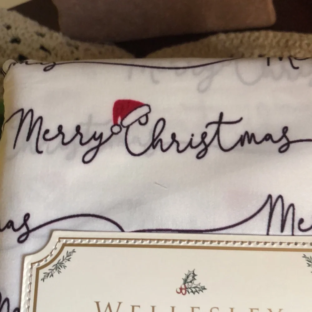 Wellesley Manor Merry Christmas Santa Hat Sheet Set - FULL